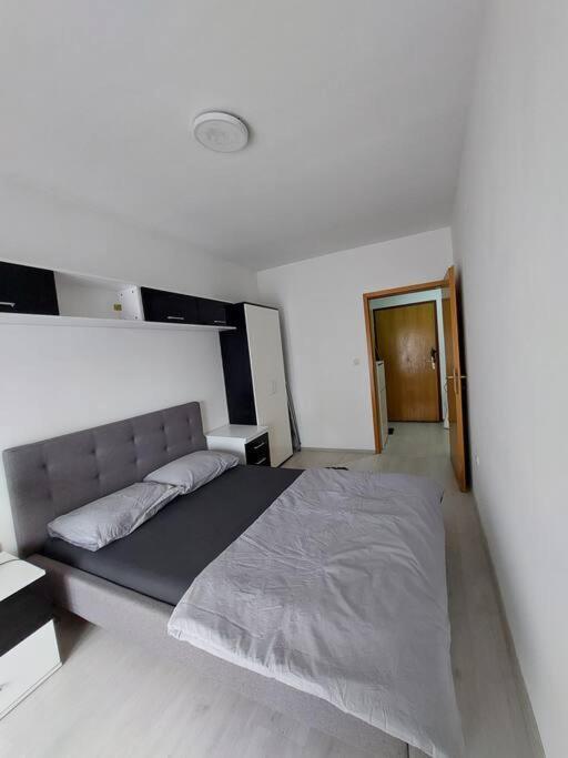 City Center Chic, Urban Apartment Skopje Ngoại thất bức ảnh